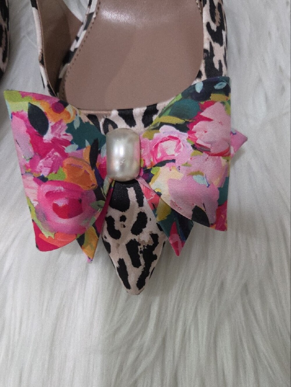 Betsey Johnson "Claira" Pink & Black Floral Bow Leopard Slingback Pumps - Picture 2 of 6